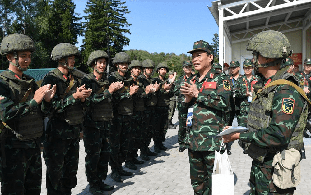 Thượng tướng Ngô Minh Tiến thăm, động viên Đội tuyển “Đột phá đặc biệt”