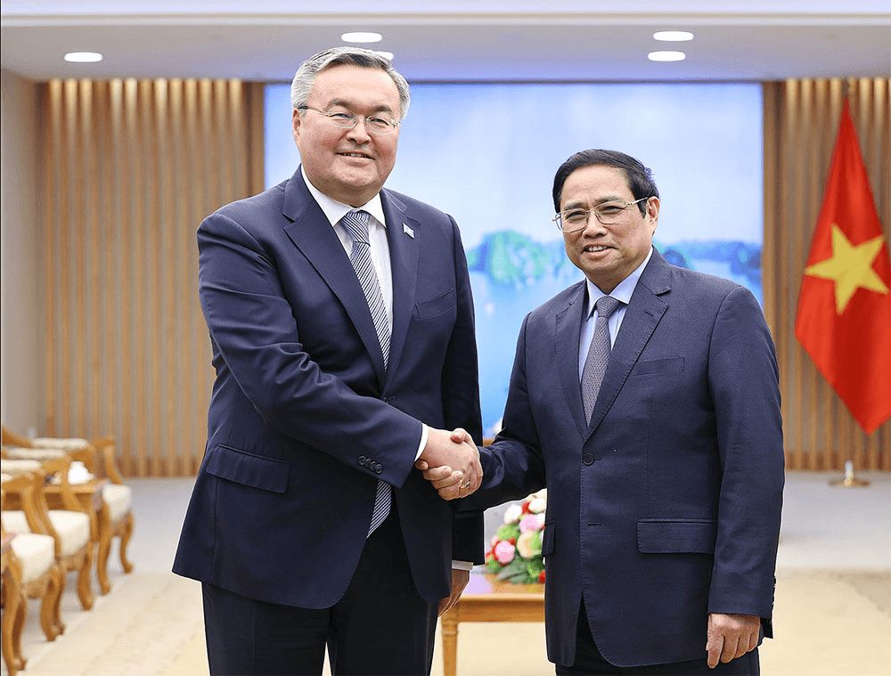 Thủ tướng Chính phủ Phạm Minh Chính tiếp Phó thủ tướng Kazakhstan Mukhtar Tileuberdi