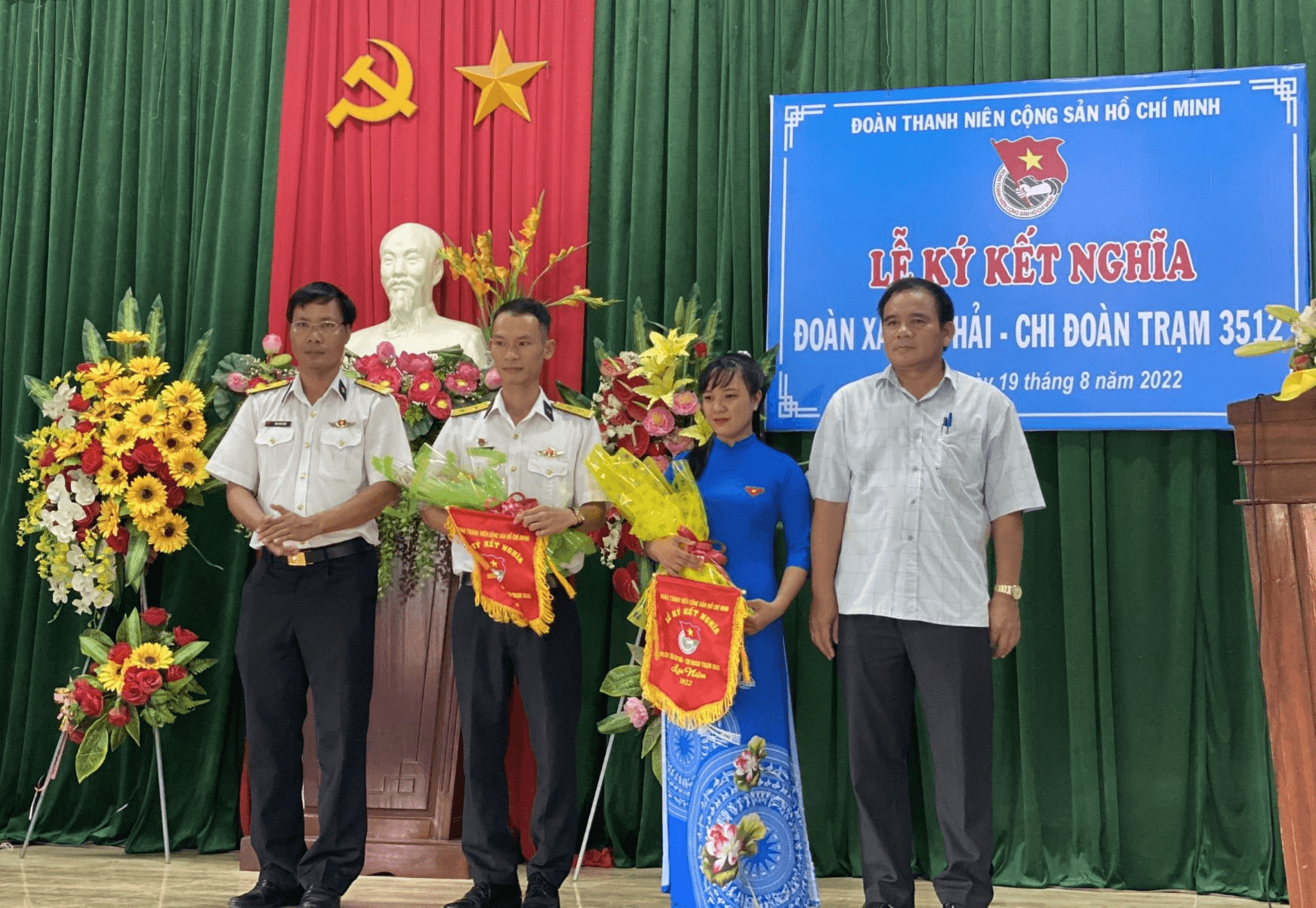 Lễ ký kết nghĩa giữa tuổi trẻ Trạm 3512 và Đoàn xã Cát Hải