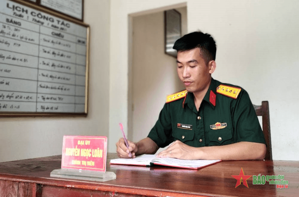 Gương mẫu về lối sống, chân thành với đồng đội