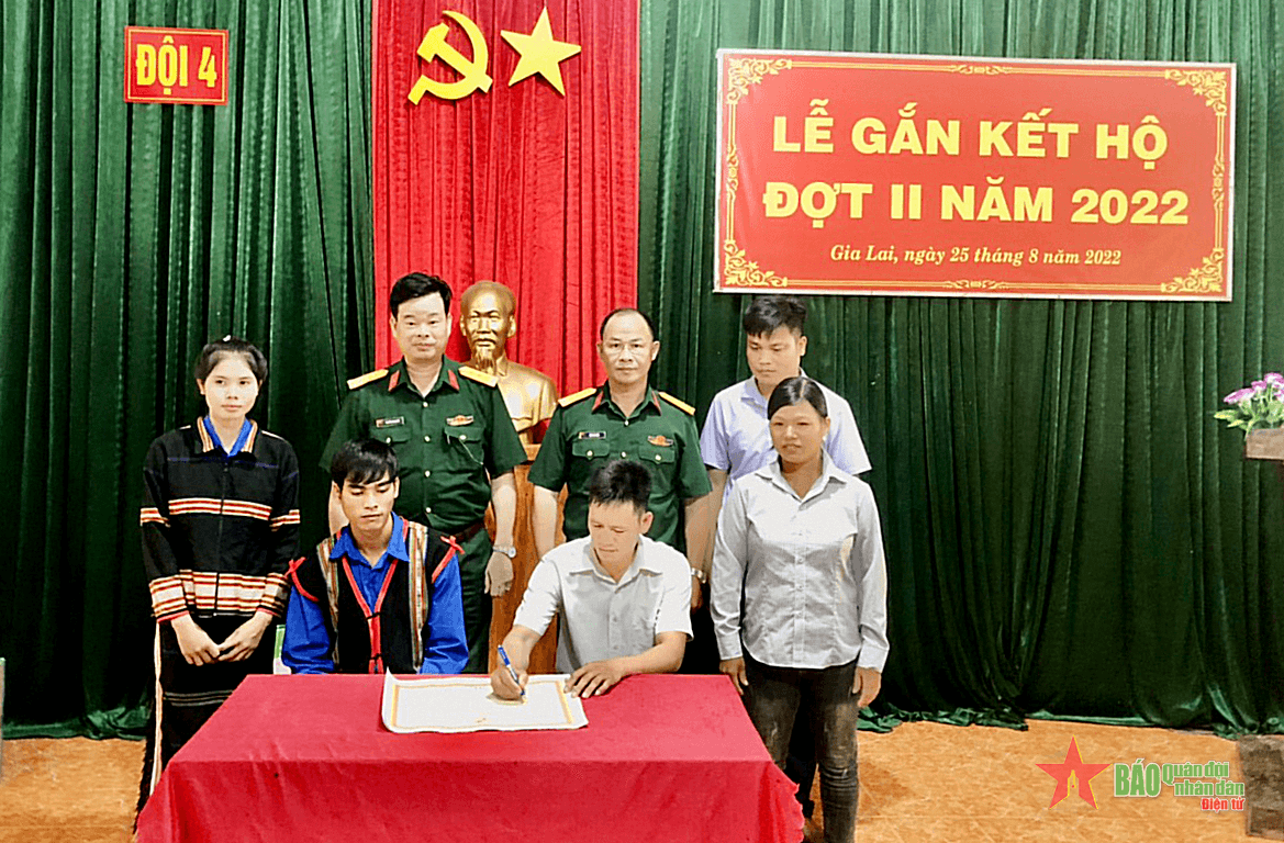 Trung đoàn Kinh tế-Quốc phòng 710 tổ chức Lễ “Gắn kết hộ” và trao “Nhà đồng đội”