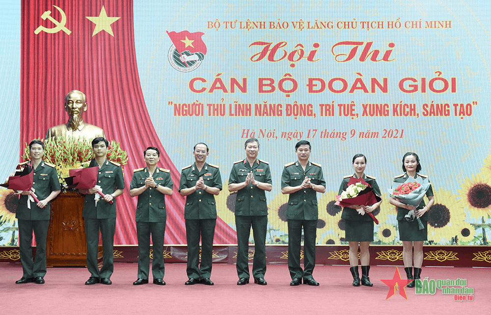 Thi đua rèn đức, luyện tài, xung kích, sáng tạo, hoàn thành xuất sắc nhiệm vụ chính trị đặc biệt