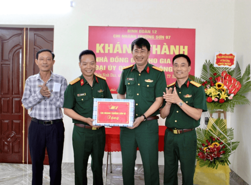 Chi nhánh Trường Sơn 97 (Binh đoàn 12) trao tặng “Nhà đồng đội”