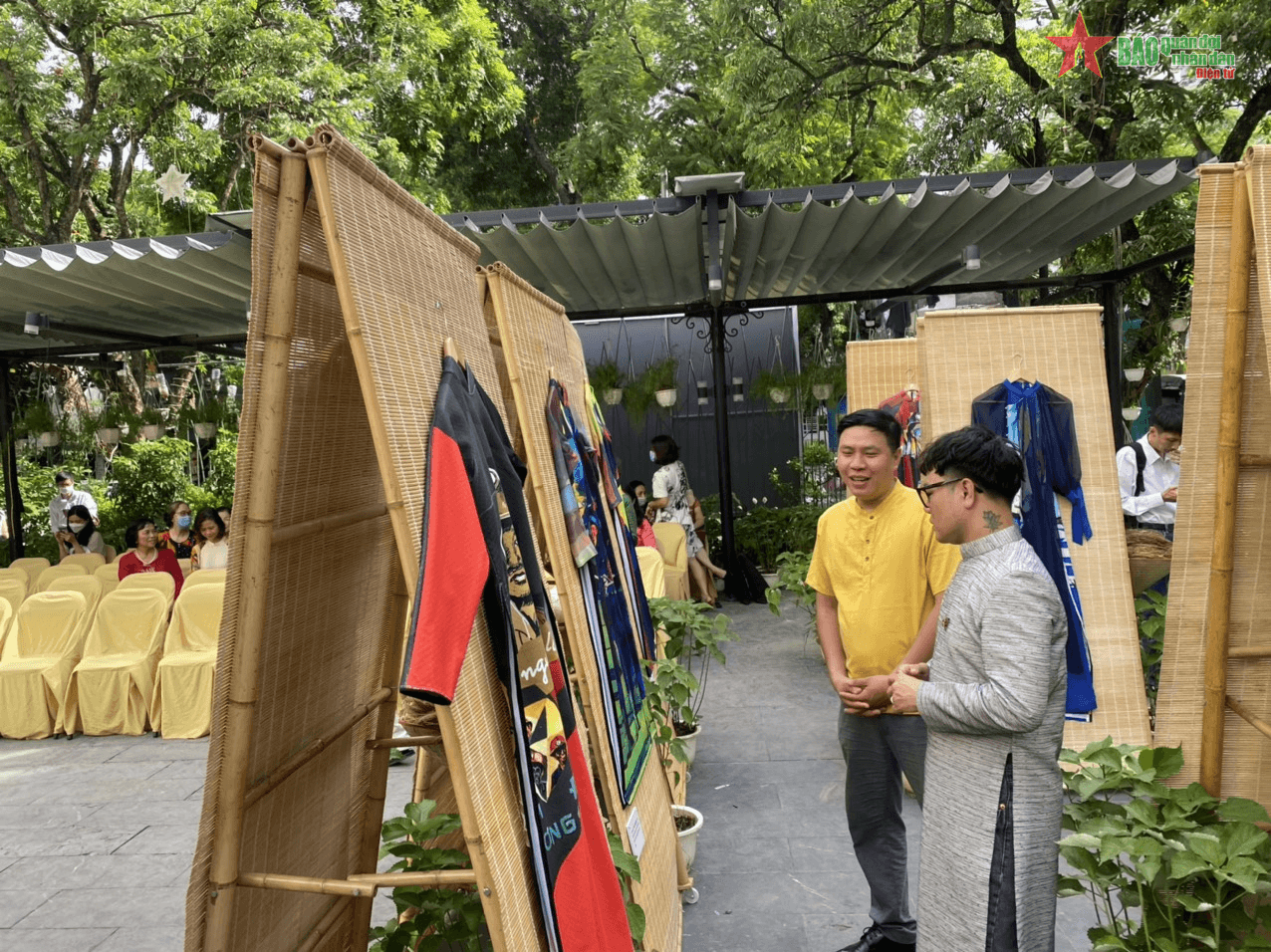Triển lãm "Áo dài trên con đường di sản"