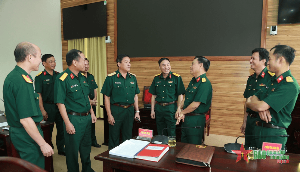 Đoàn công tác Cục Thi hành án làm việc với Quân khu 5