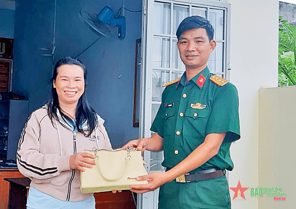 May mắn gặp được bộ đội!