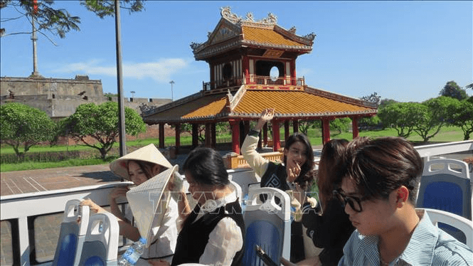 Huế: Ra mắt xe buýt tham quan hai tầng nóc thoáng tiêu chuẩn quốc tế