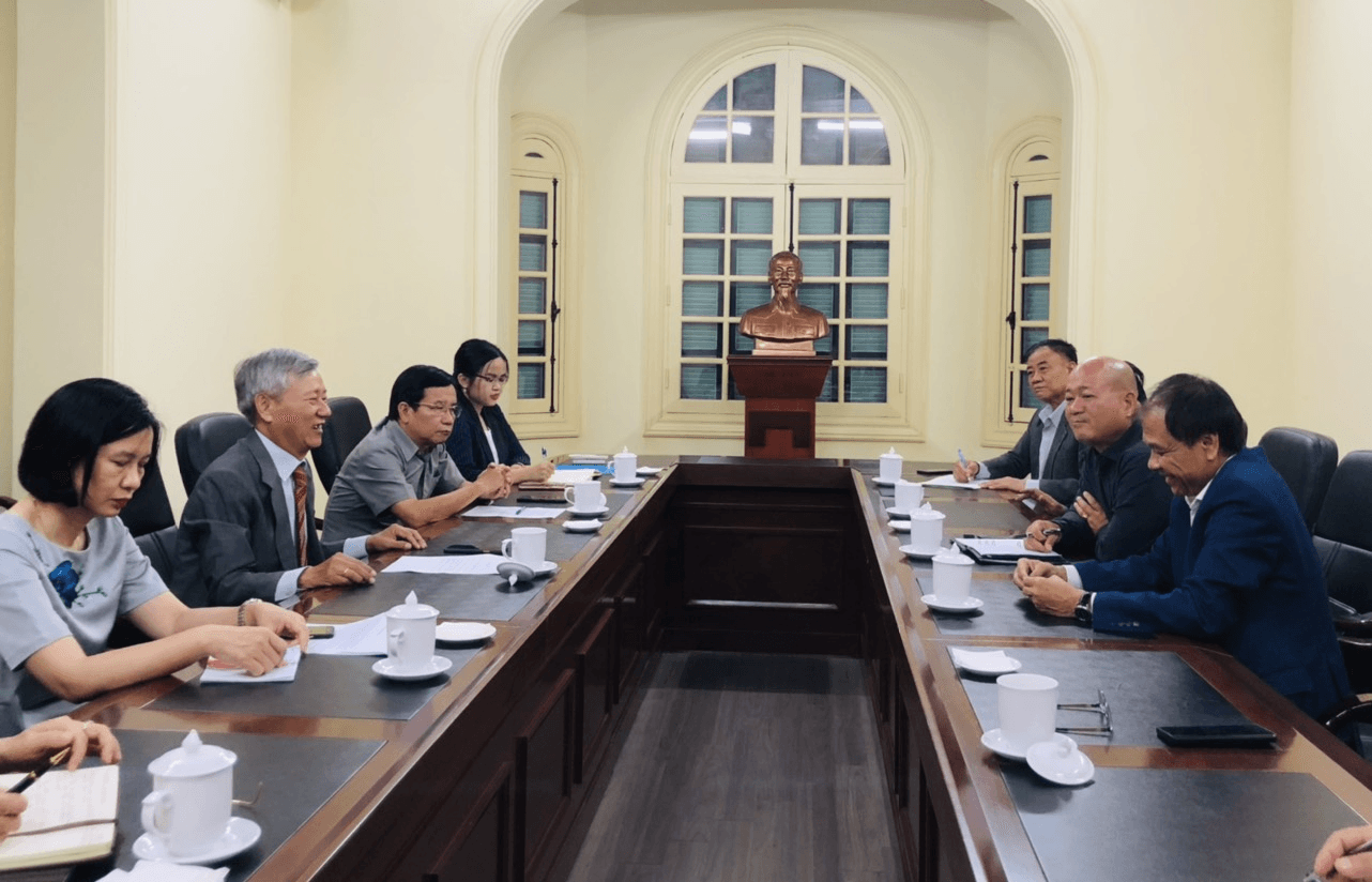 Tăng cường tình hữu nghị Việt Nam - Lào
