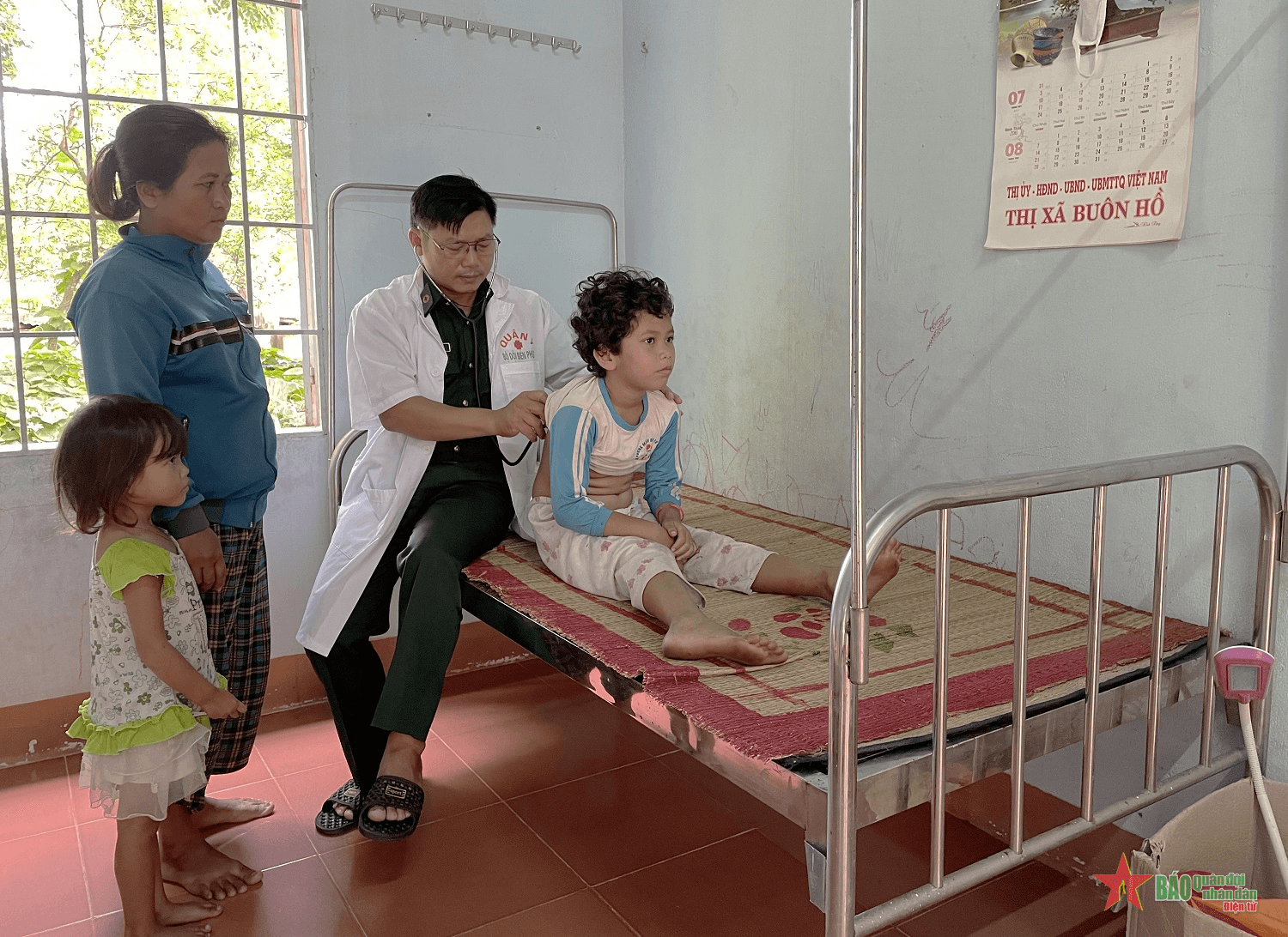 Phòng khám quân dân y kết hợp ở buôn Đrăng Phôk