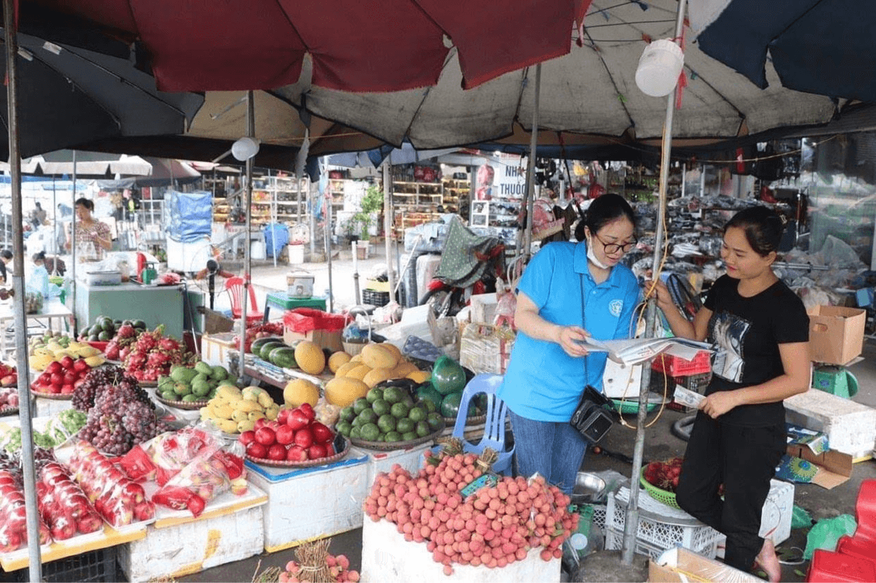 Tiên phong hỗ trợ hộ nghèo, cận nghèo