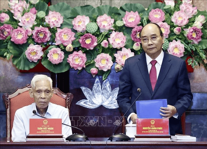Chủ tịch nước Nguyễn Xuân Phúc gặp mặt các cán bộ trực tiếp phục vụ, bảo vệ Bác Hồ
