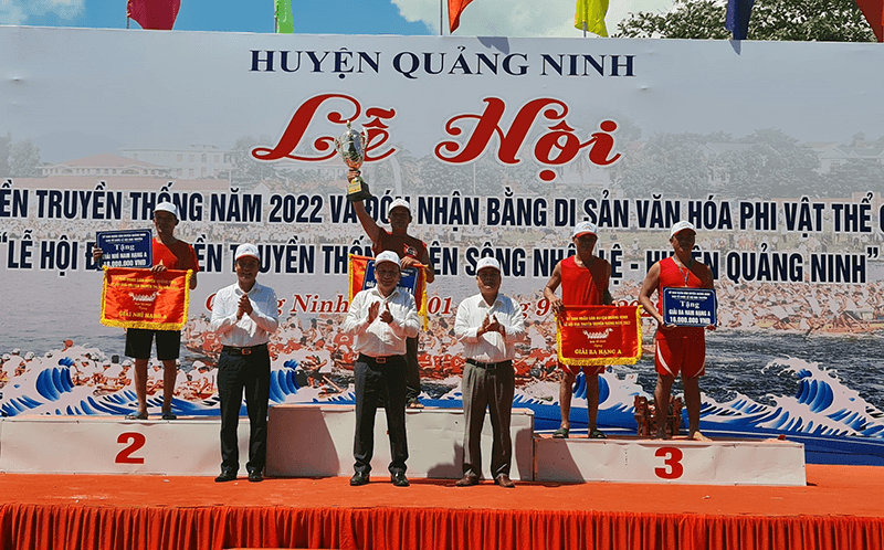 Lễ hội đua thuyền truyền thống trên sông Nhật Lệ là di sản quốc gia