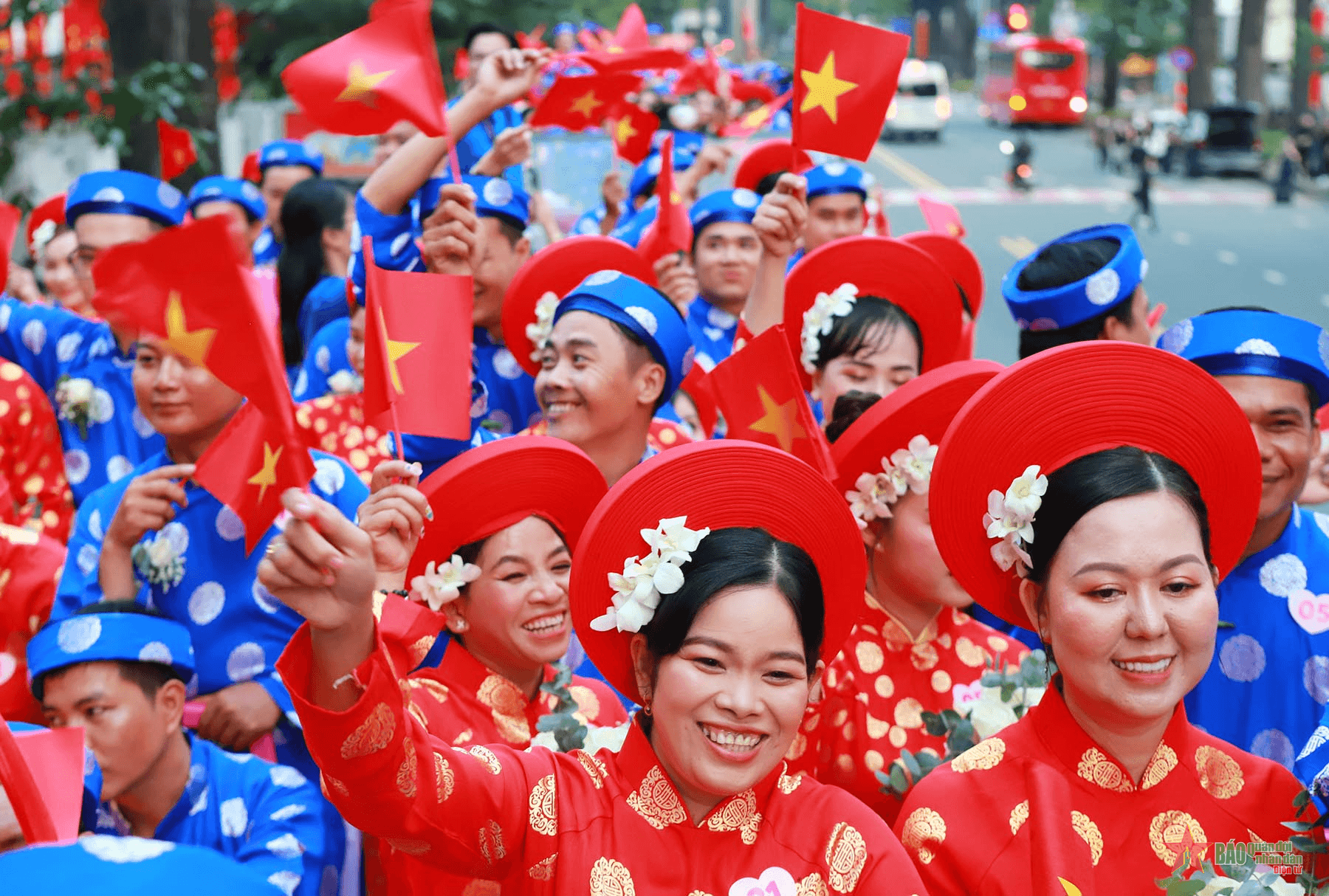 Ý nghĩa, xúc động lễ cưới tập thể 100 đôi thanh niên công nhân