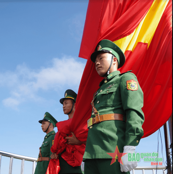 77 năm Quốc khánh 2-9: Thiêng liêng nghi lễ chào cờ tại cột cờ quốc gia Lũng Cú