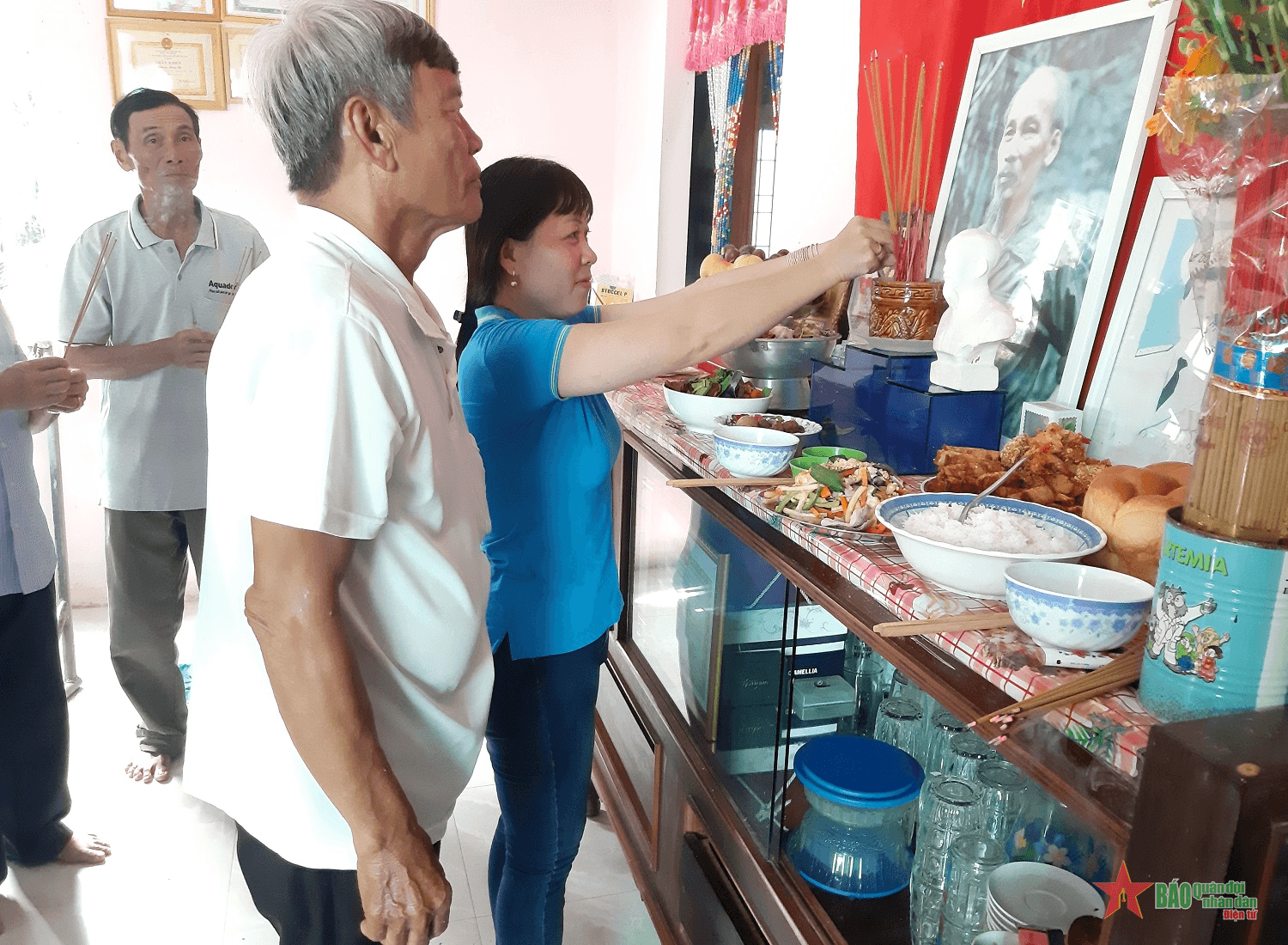 Ấm áp mâm cơm nhớ Bác