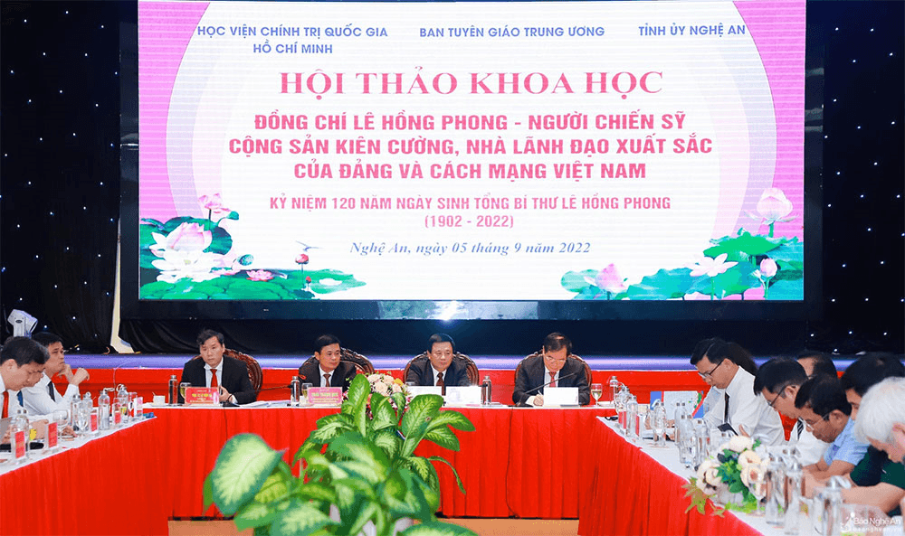 Phân tích, đánh giá những cống hiến nổi bật của đồng chí Lê Hồng Phong