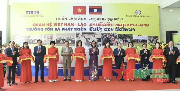 Khai mạc Triển lãm ảnh “Quan hệ Việt Nam - Lào: Trường tồn và phát triển”