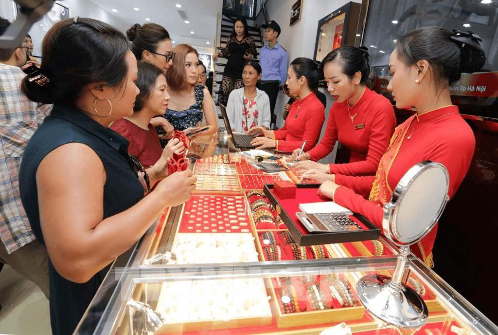 Giá vàng trong nước tăng nhẹ, vàng SJC tiến gần đến ngưỡng 67 triệu đồng/lượng