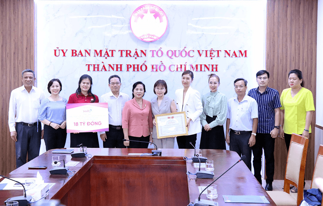 Tiếp nhận hàng hóa thiết yếu ủng hộ trẻ em mồ côi, người nghèo