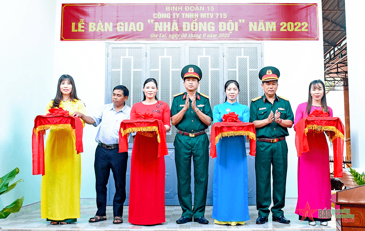 Công ty 715 trao “Nhà đồng đội” tặng công nhân khó khăn
