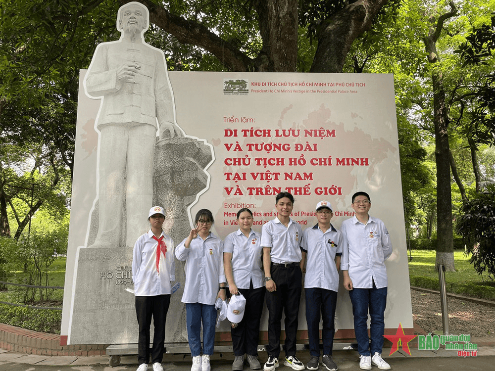 Vượt lên hoàn cảnh