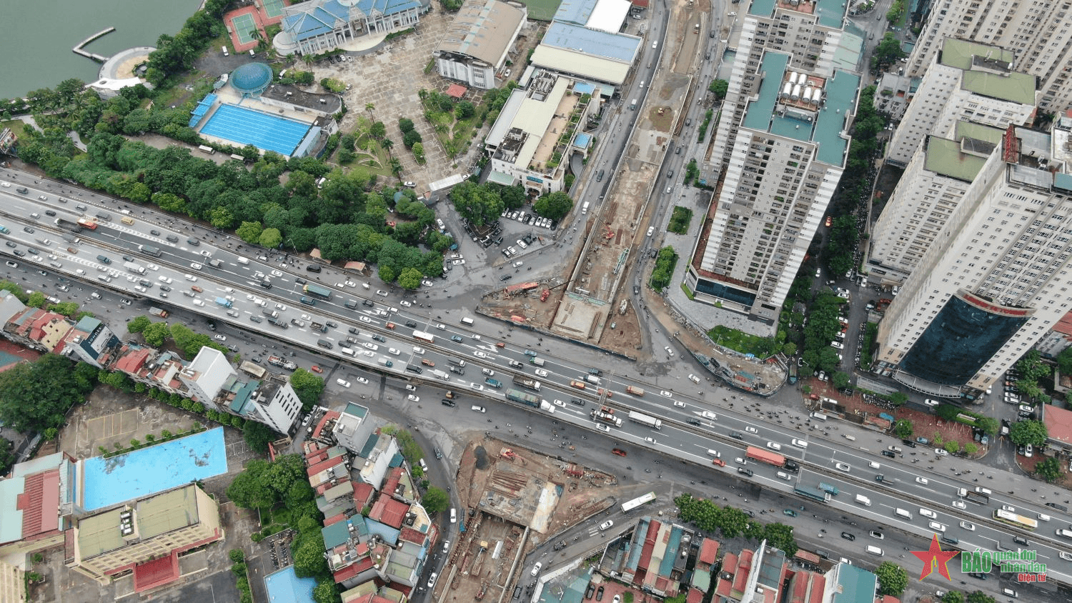 Hầm chui Lê Văn Lương - Vành đai 3 đang trong giai đoạn hoàn thiện cuối cùng
