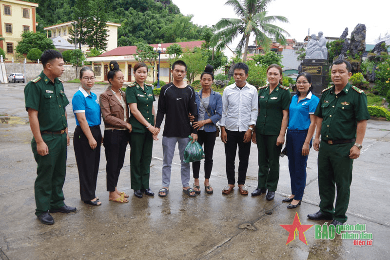 Bộ đội Biên phòng tỉnh Sơn La giải cứu, tiếp nhận, bàn giao hai nạn nhân bị lừa bán sang Campuchia