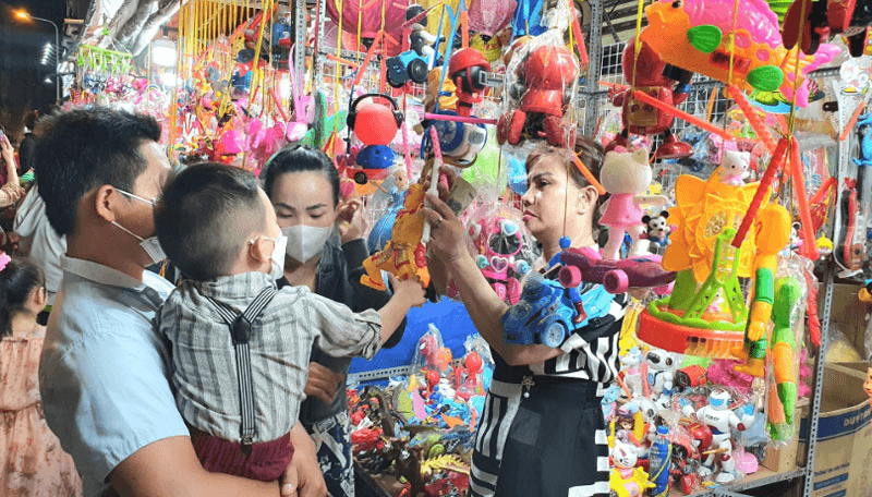 Sắc màu Trung thu trên phố lồng đèn