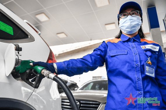 Từ 15 giờ chiều nay, 12-9, giá xăng dầu đồng loạt giảm hơn 1.000 đồng/lít