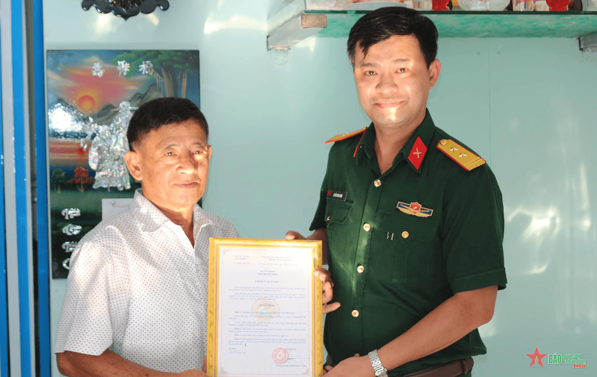 Tặng nhà tình nghĩa cho gia đình chính sách