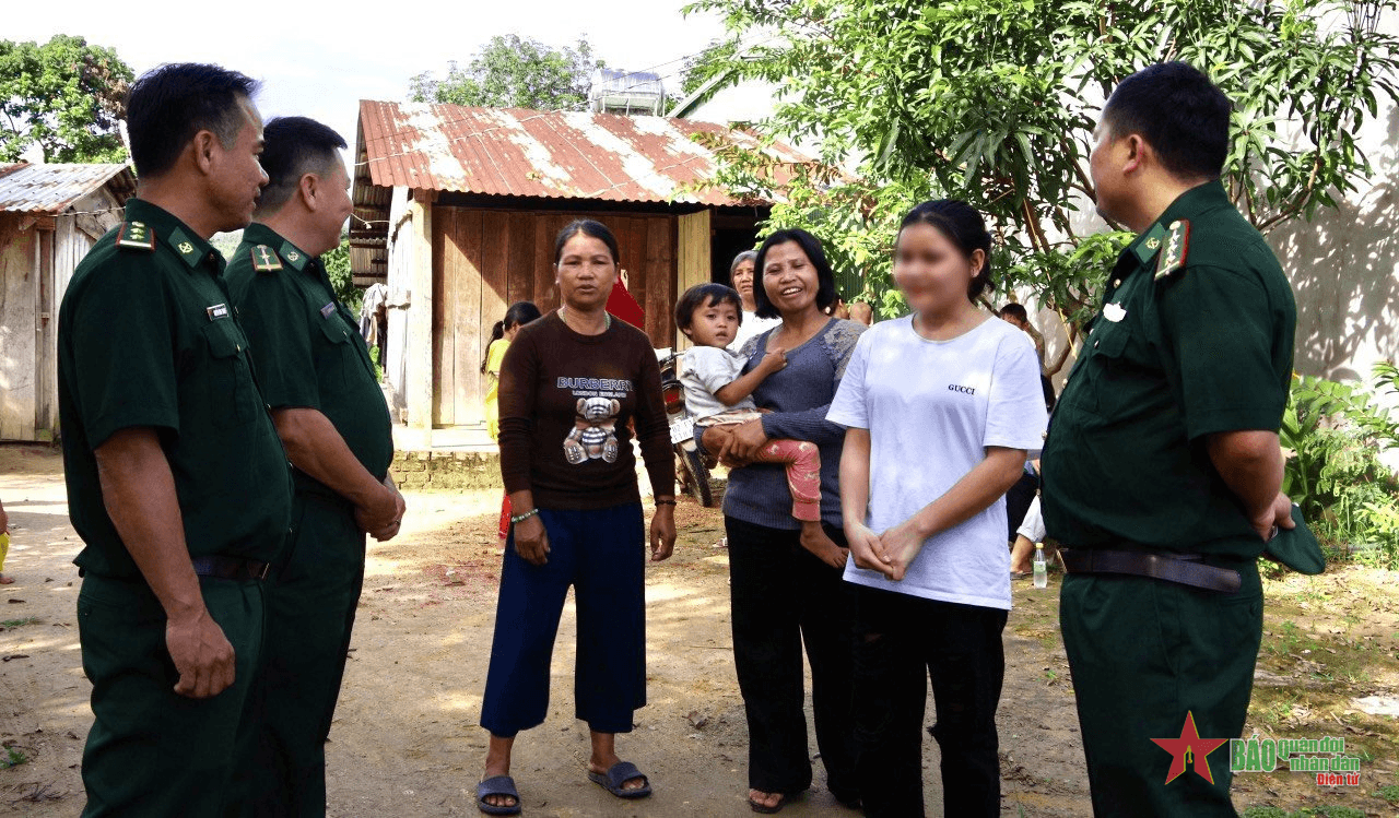 Cạm bẫy "việc nhẹ lương cao"