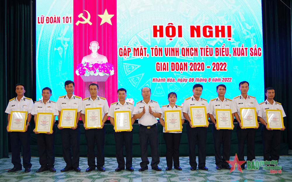 Khích lệ kịp thời đội ngũ quân nhân chuyên nghiệp