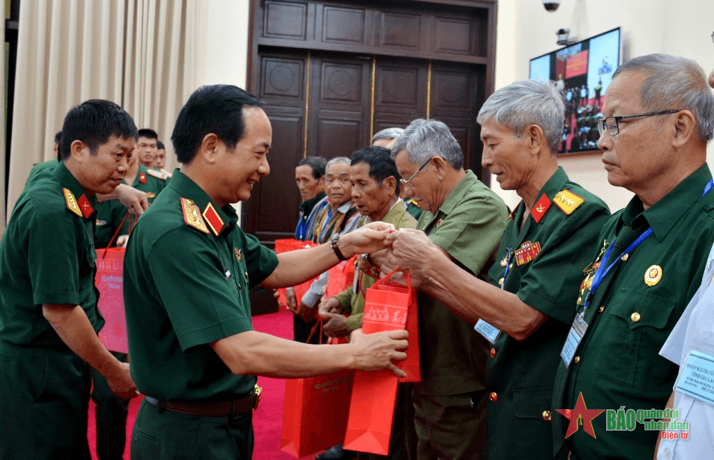 Bộ Quốc phòng gặp mặt đoàn đại biểu người có công tỉnh Gia Lai