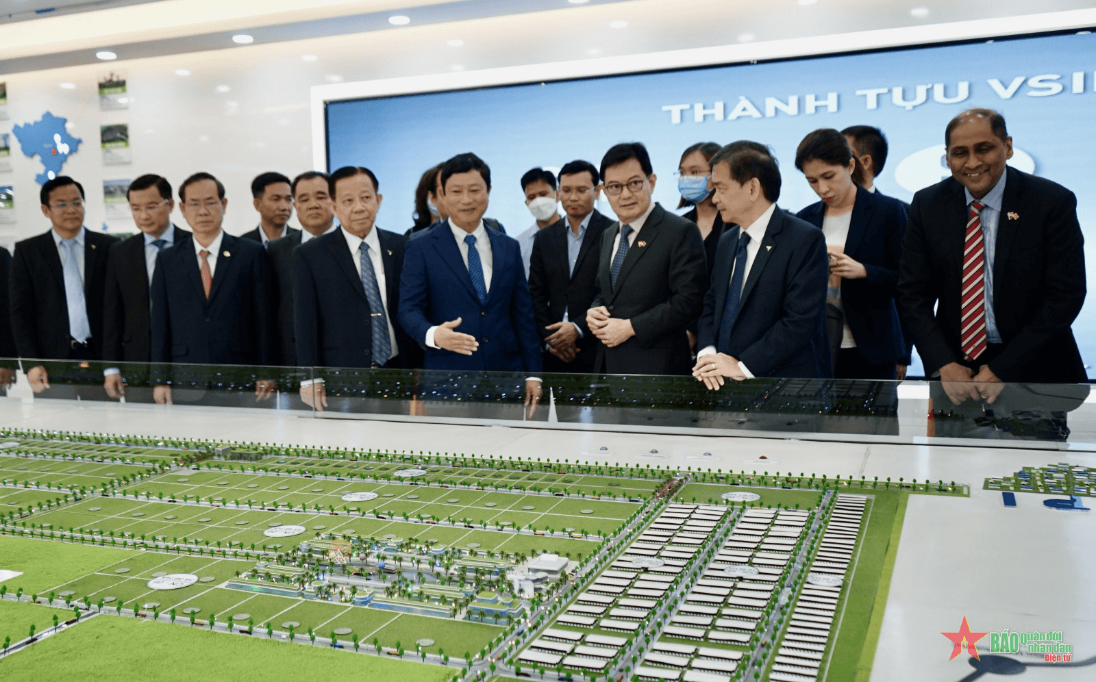 Phó thủ tướng Singapore thăm, làm việc tại Bình Dương