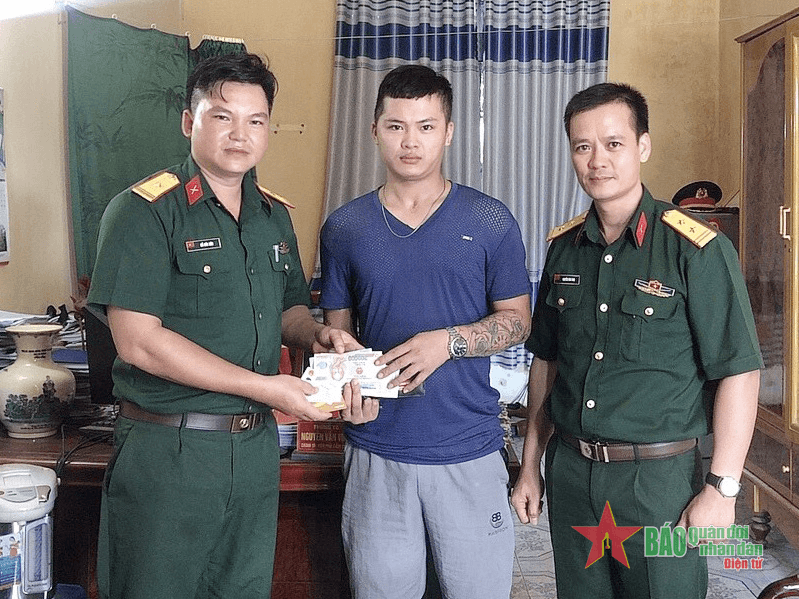 Quân nhân không tham của rơi