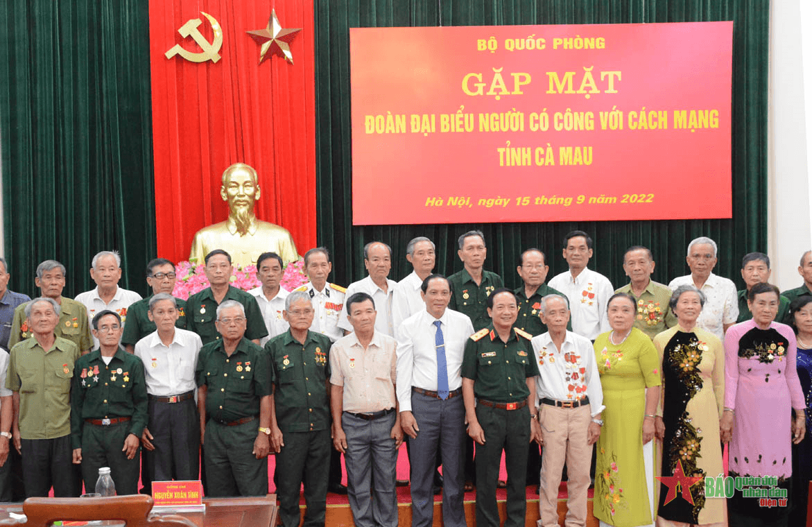 Bộ Quốc phòng: Gặp mặt đoàn đại biểu người có công với cách mạng tỉnh Cà Mau