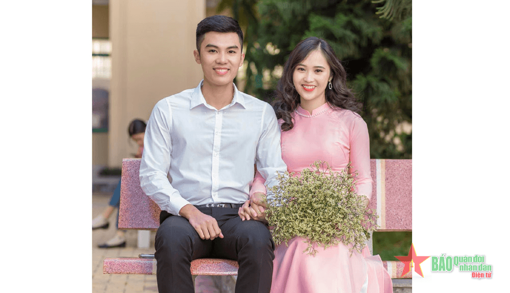 Nắm tay em đến cuối con đường