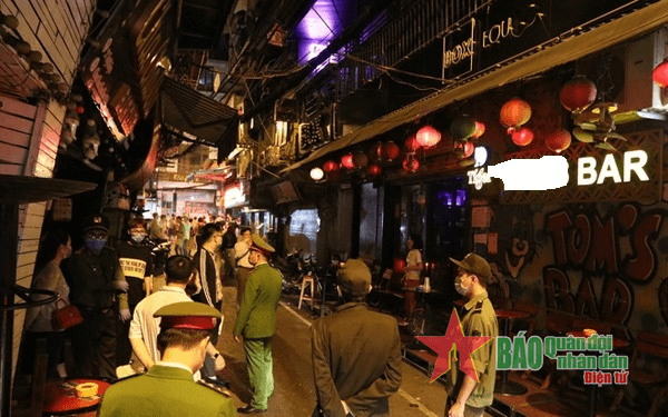 Hà Nội tháo dỡ các phòng hát karaoke không đạt chuẩn