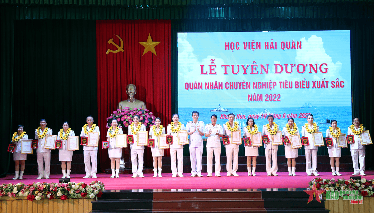 Học viện Hải quân tuyên dương Quân nhân chuyên nghiệp tiêu biểu
