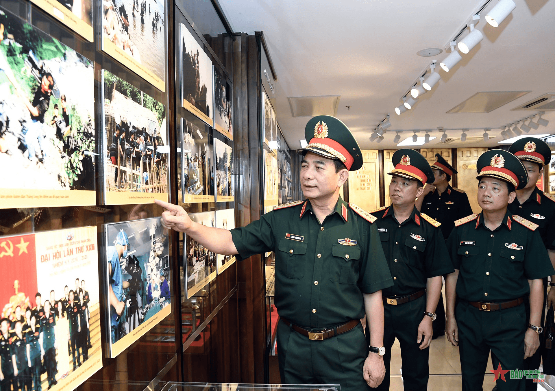 Đại tướng Phan Văn Giang thăm, làm việc với Điện ảnh Quân đội nhân dân