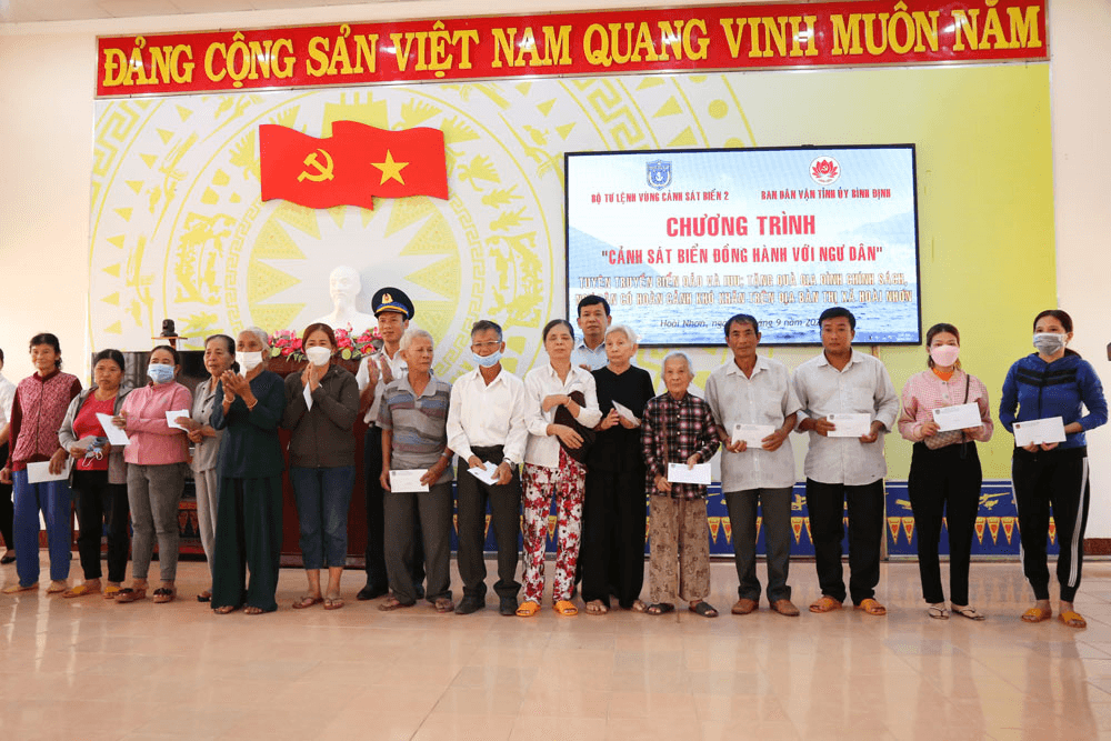 Cùng ngư dân Bình Định vươn khơi an toàn