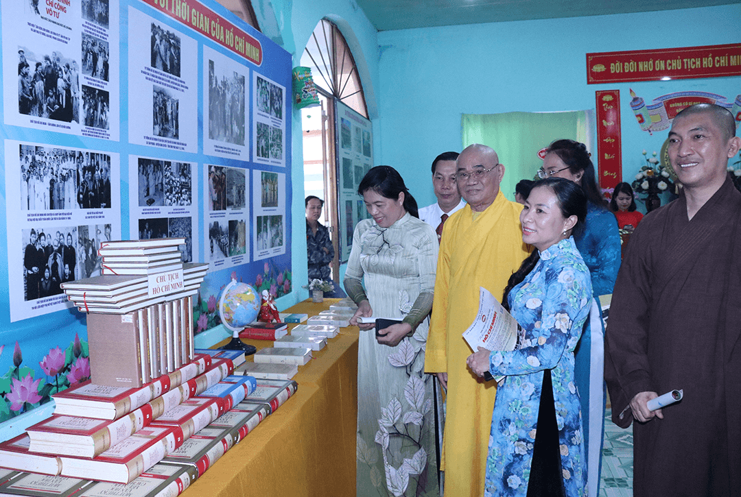 Giới thiệu “Không gian văn hóa Hồ Chí Minh” cho tăng ni, phật tử