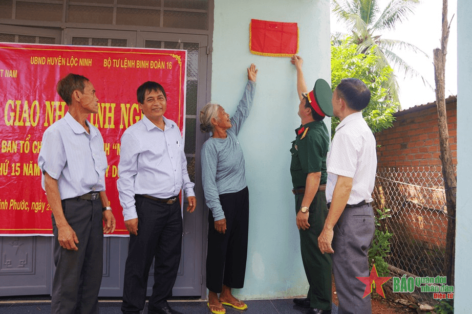 Binh đoàn 16: Trao 2 nhà tình nghĩa tặng gia đình người có công