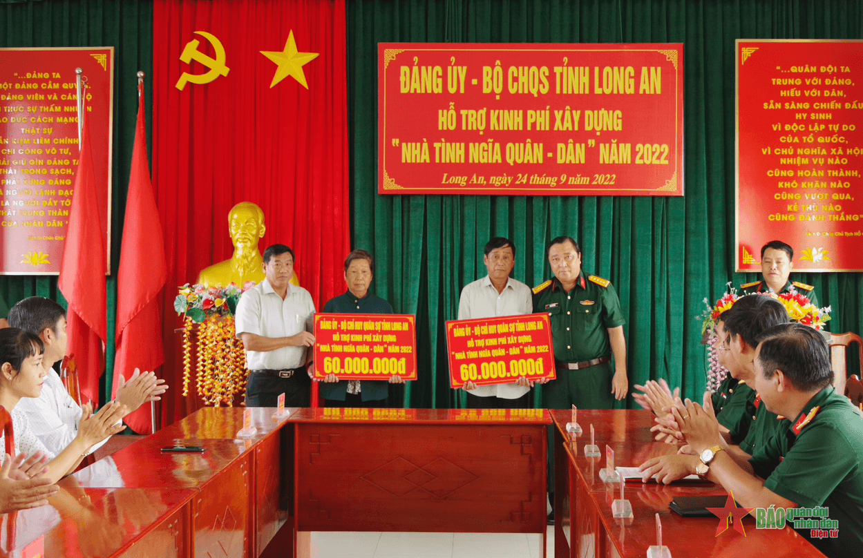 Bộ CHQS tỉnh Long An hỗ trợ xây dựng "Nhà tình nghĩa quân - dân", "Nhà tình bạn"