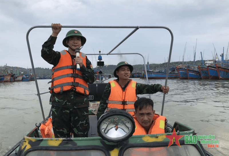 Bộ đội Biên phòng giúp nhân dân phòng, chống bão