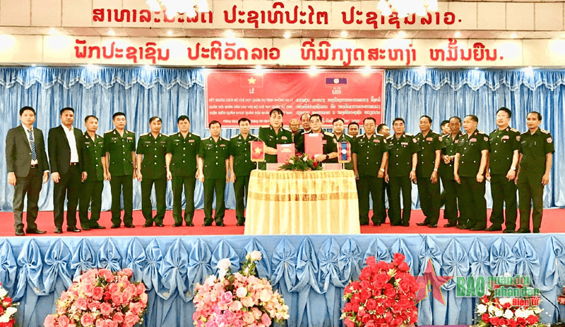 Bộ CHQS tỉnh Điện Biên và Bộ CHQS tỉnh Phongsaly ký kết biên bản ghi nhớ về quy chế phối hợp