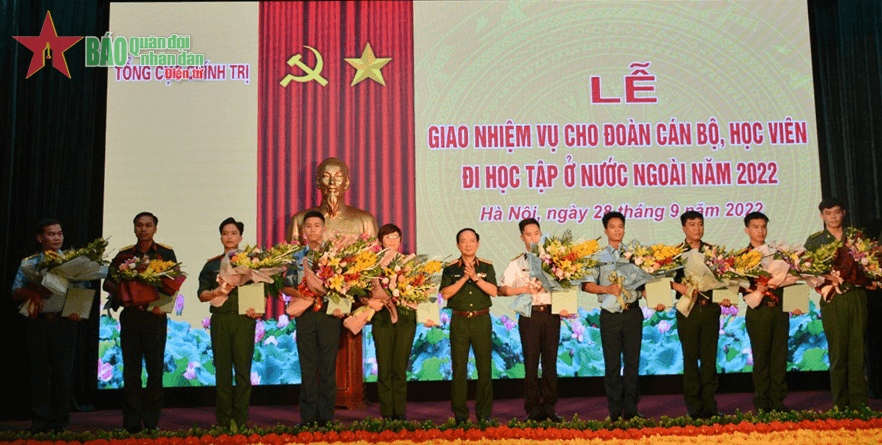 Giao nhiệm vụ cho đoàn cán bộ, học viên đi học ở nước ngoài năm 2022