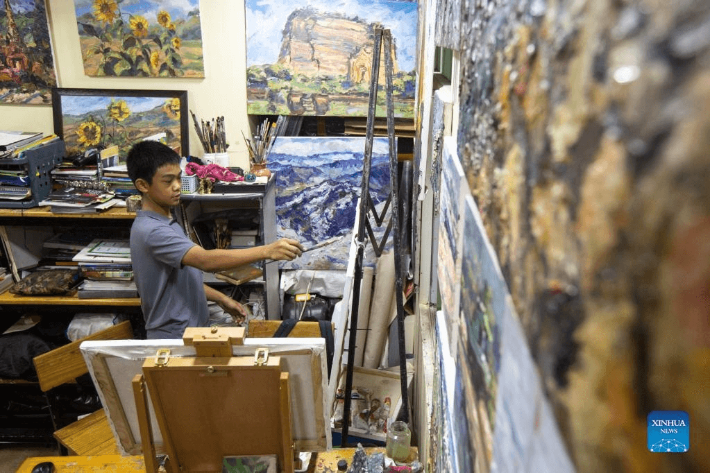 Họa sĩ nhí Myanmar vẽ tranh theo trường phái ấn tượng