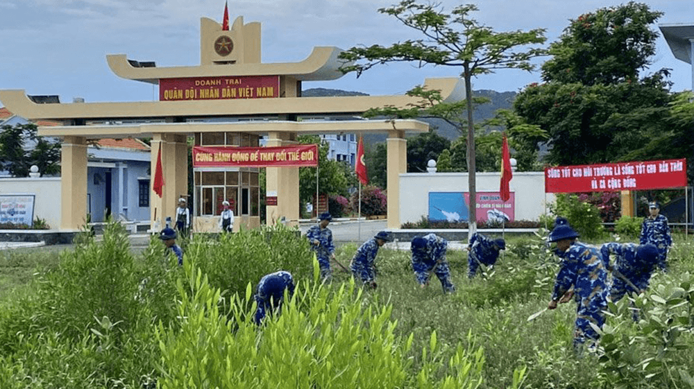 Cán bộ, đoàn viên Đoàn cơ sở Lữ đoàn 685 tham gia Ngày thứ 7 tình nguyện