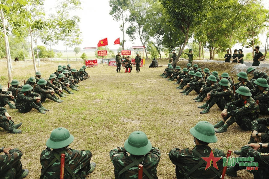 Không định kiến khi cấp dưới góp ý, phê bình